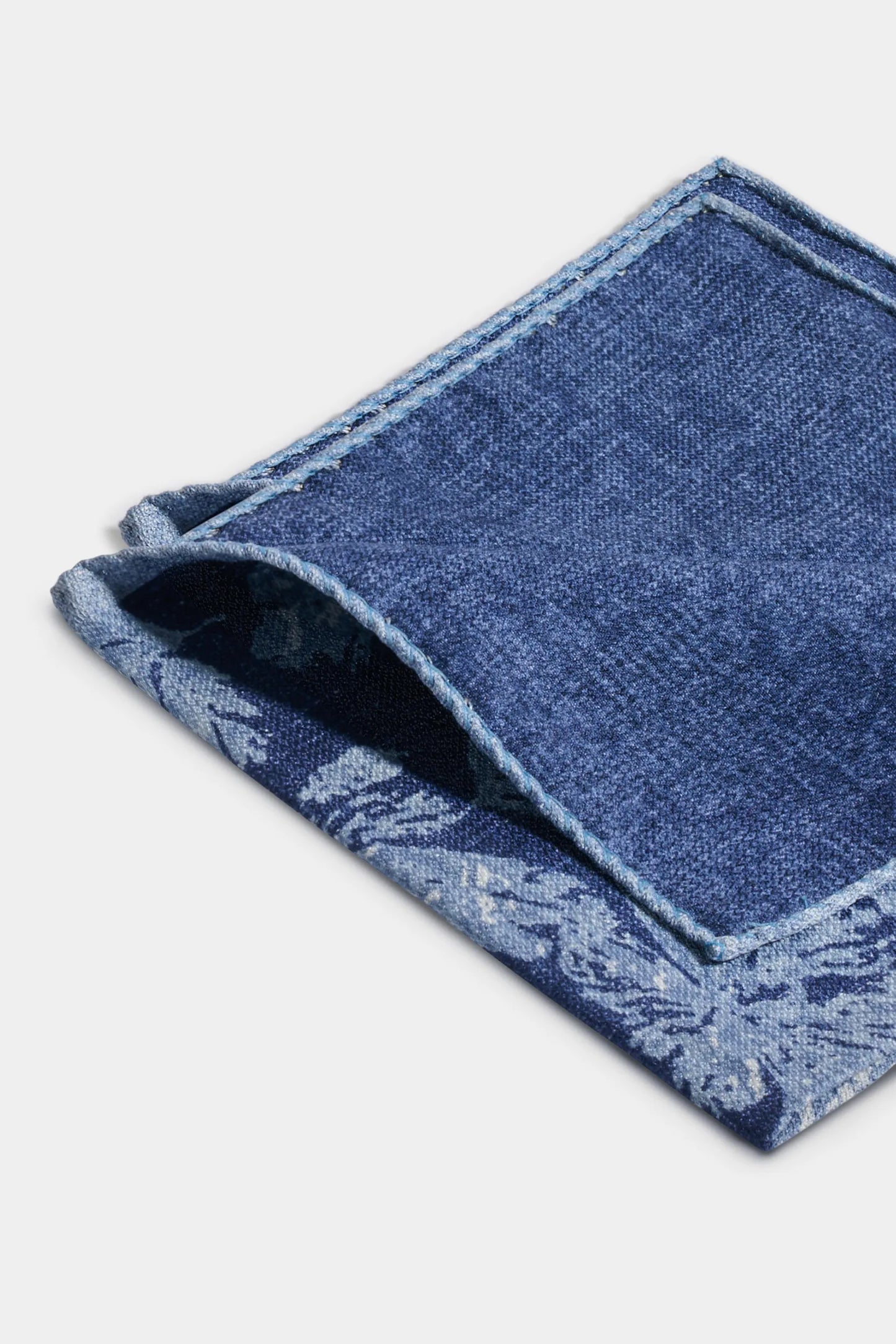 Blue macro flower pocket square - Made in Italy