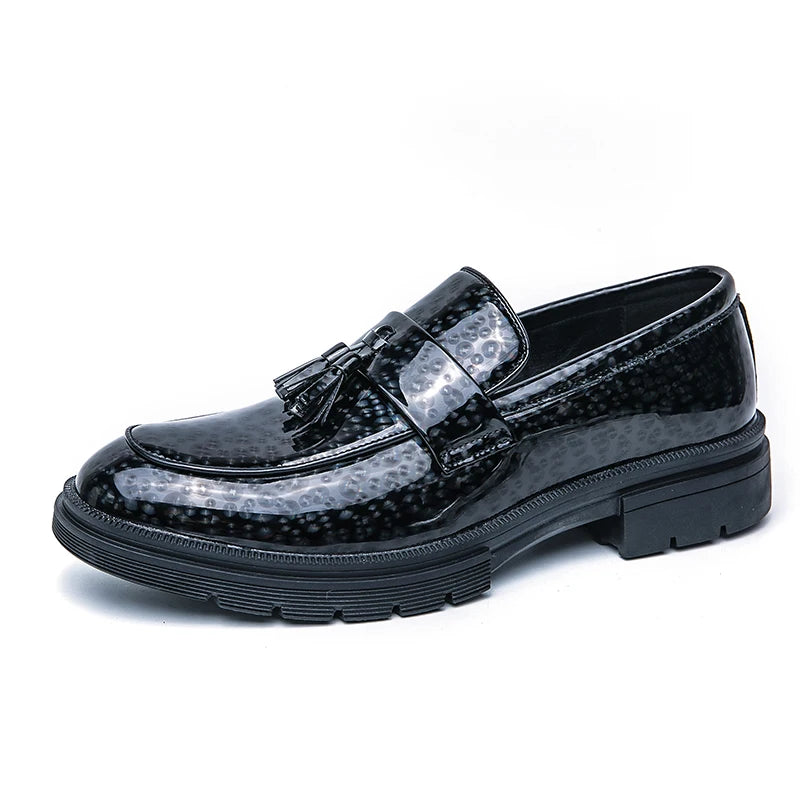 Sapatos de couro brilhante com franjas masculinas de luxo moda negócios escritório oxford mocassins designer italiano casamento sapatos sociais masculinos