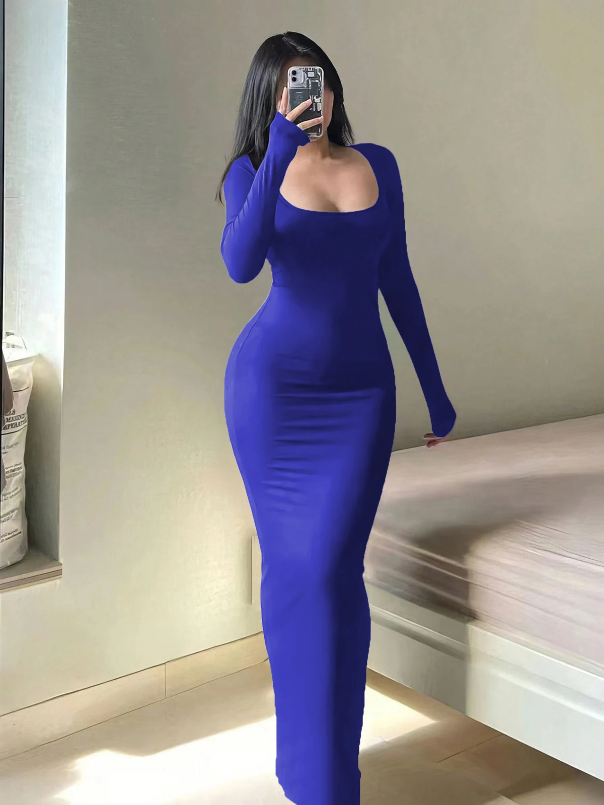 Vestido longo feminino liso de manga comprida, modelo bodycon, elegante, básico, minimalista e casual, com decote redondo.