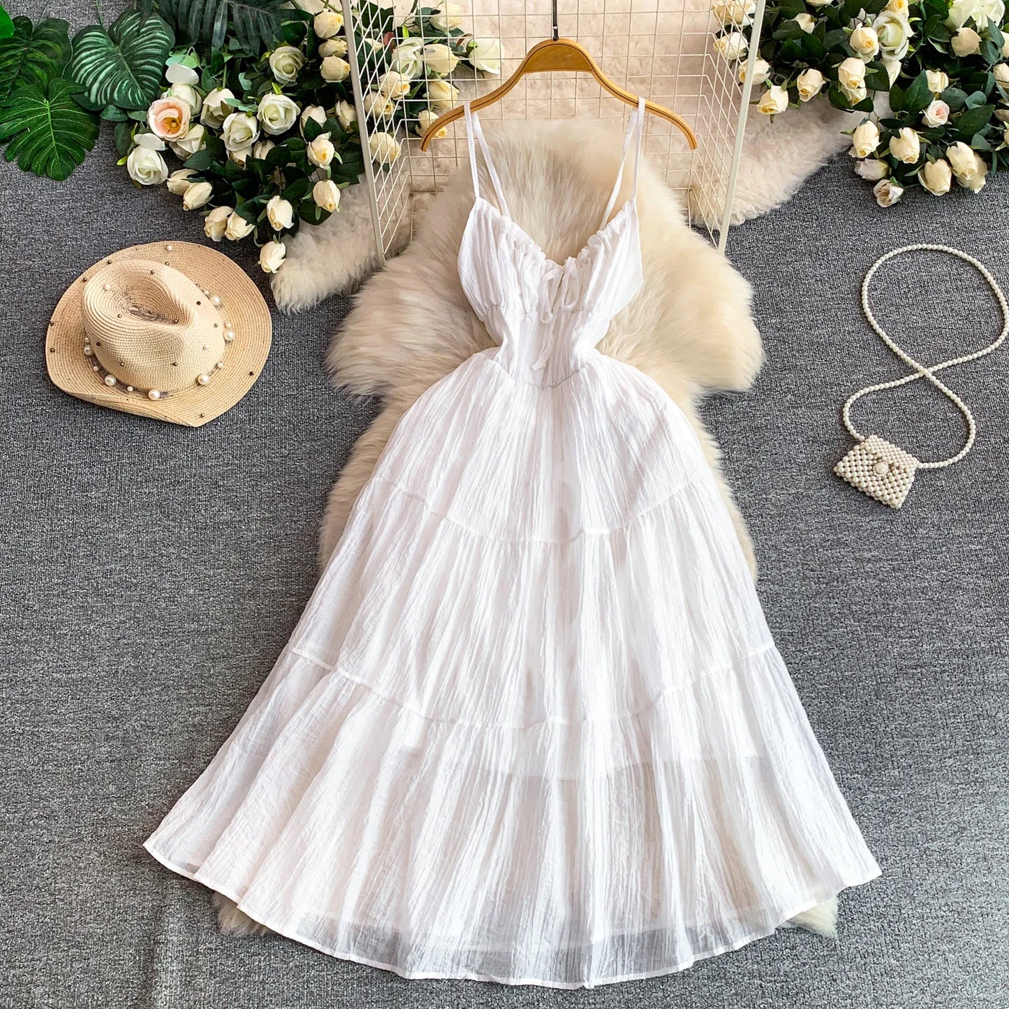 Vestido Elegante Roxo de Verão Feminino com Decote V, Sem Mangas, Cintura Marcada, Detalhes em Gaze, Estilo Casual Confortável para Feriados