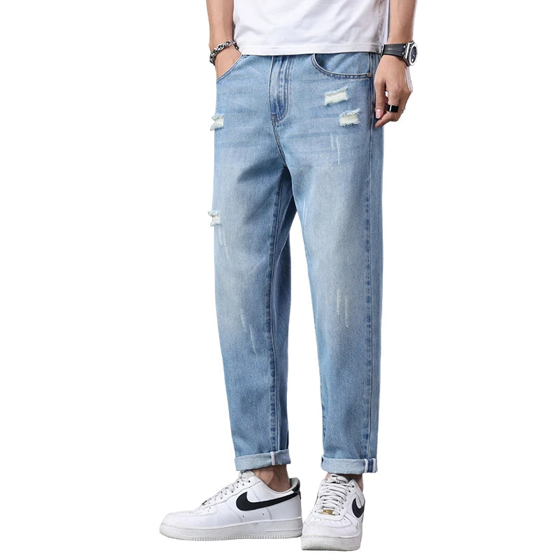 Calça Jeans Masculina Rasgada de Algodão, Corte Reto, Casual e Moderna, Coleção Primavera Verão 2026, para Uso Casual e Atividades ao Ar Livre