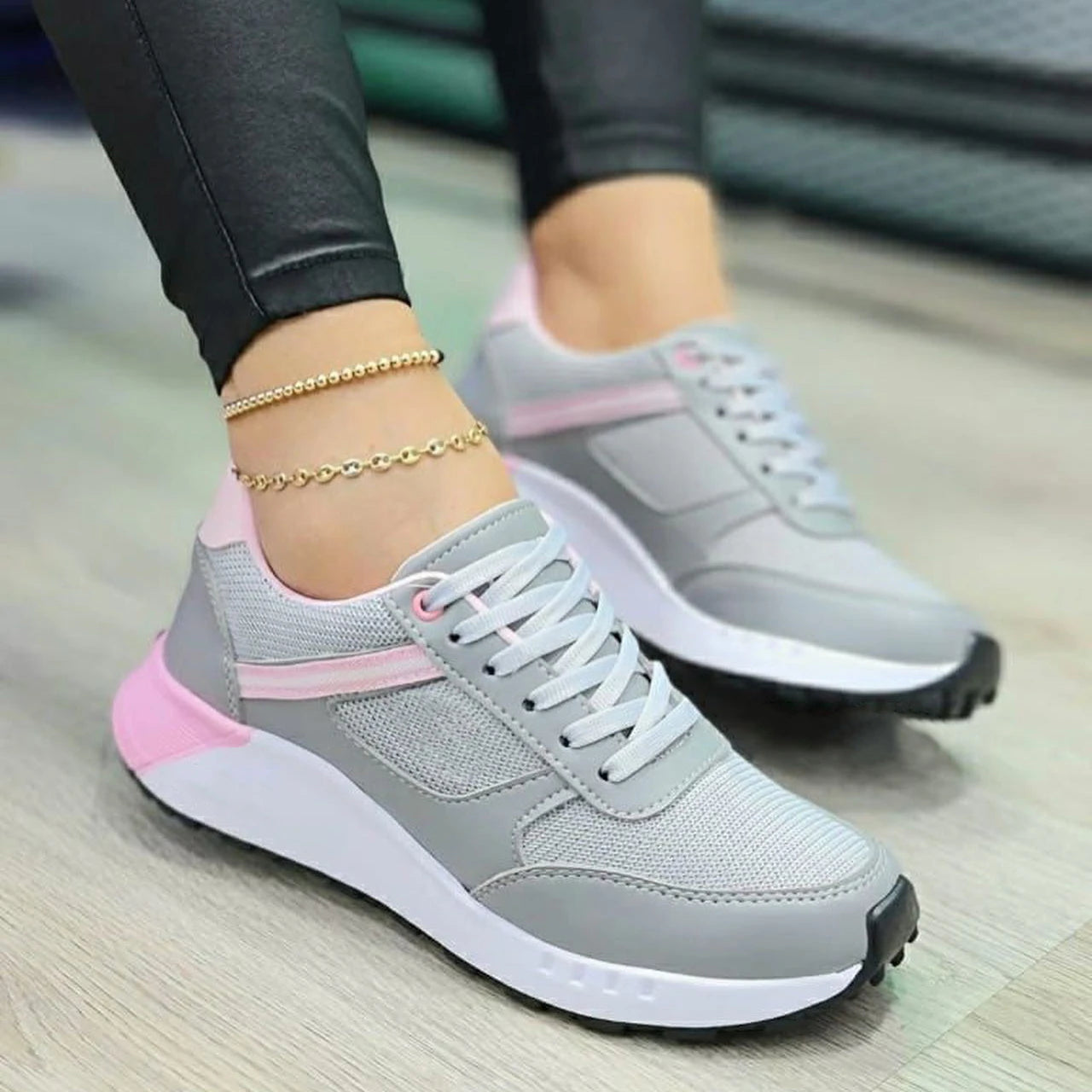 Tênis feminino novo, em mesh respirável, com plataforma, estilo esportivo, cores sortidas, cadarço, casual, vulcanizado.