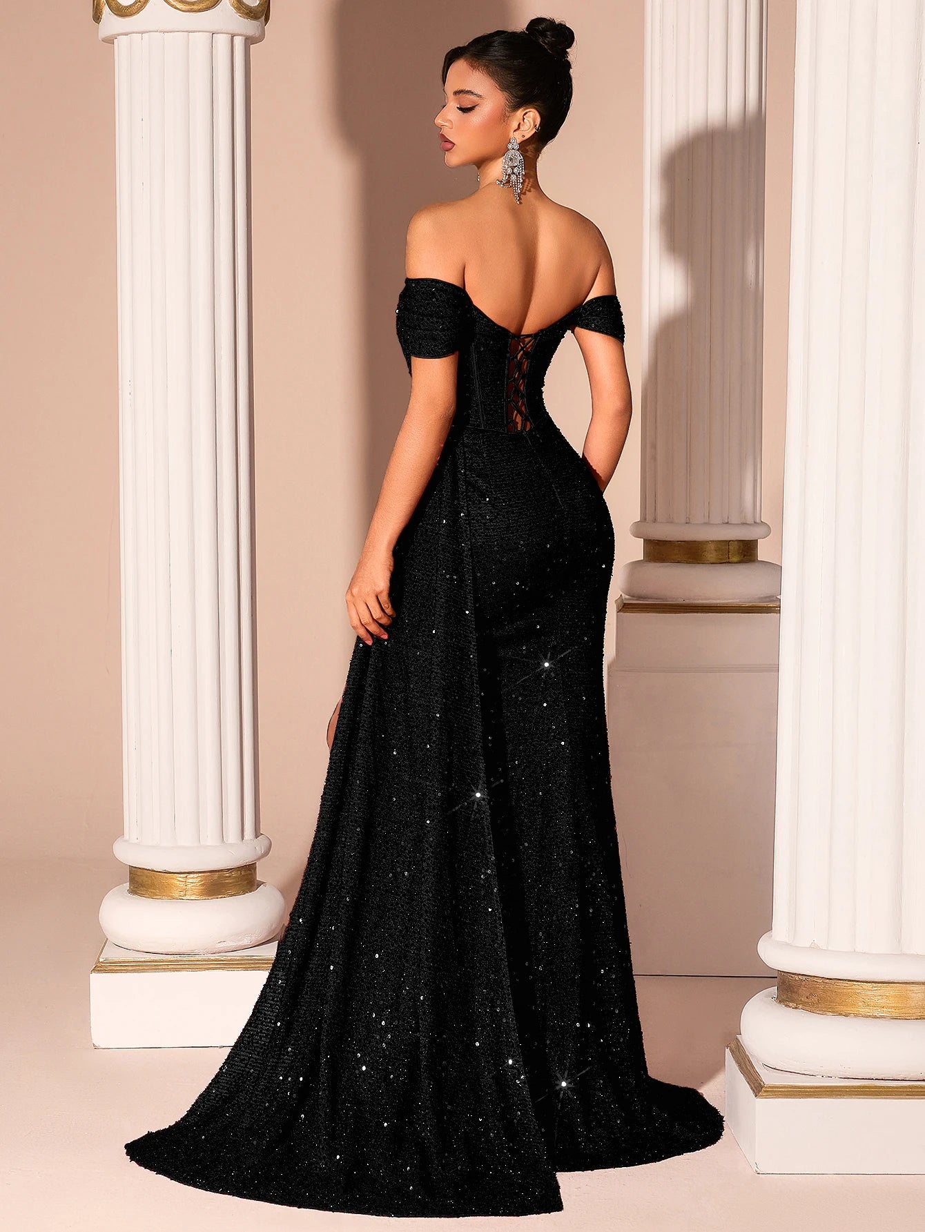 Vestido de Festa Adyce Feminino com Lantejoulas, Ombro a Ombro, Fenda Alta, Costas Nuas e Amarrações para Casamento, Aniversário e Eventos Formais