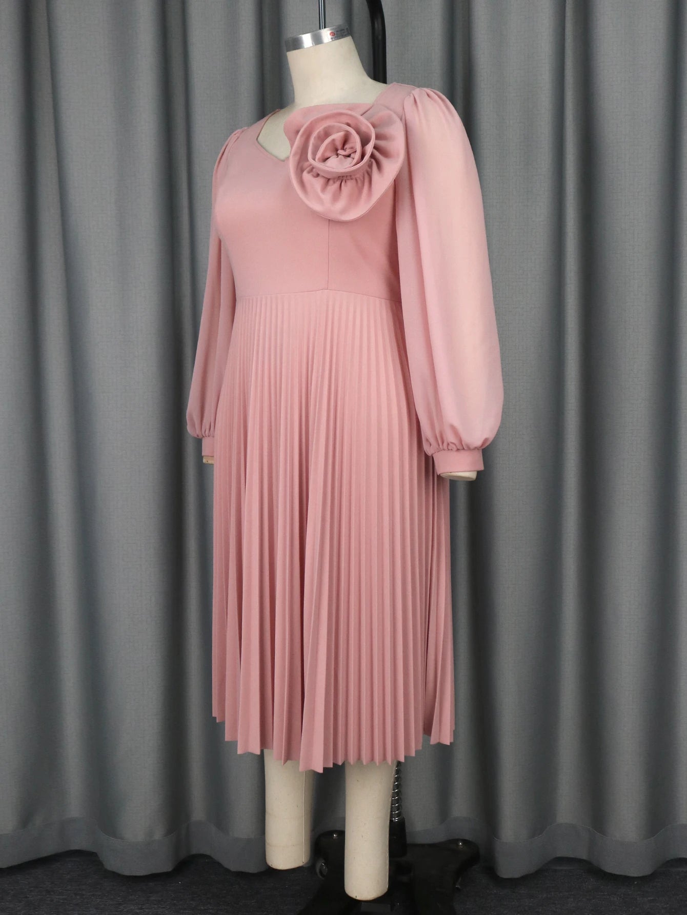 Vestidos casuais rosa de manga comprida bufante com pregas florais e corte evasê para damas de honra (venda por atacado)