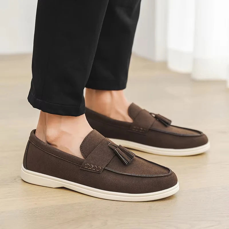 Sapatos masculinos casuais de couro de luxo para uso diário, com alta demanda no atacado.