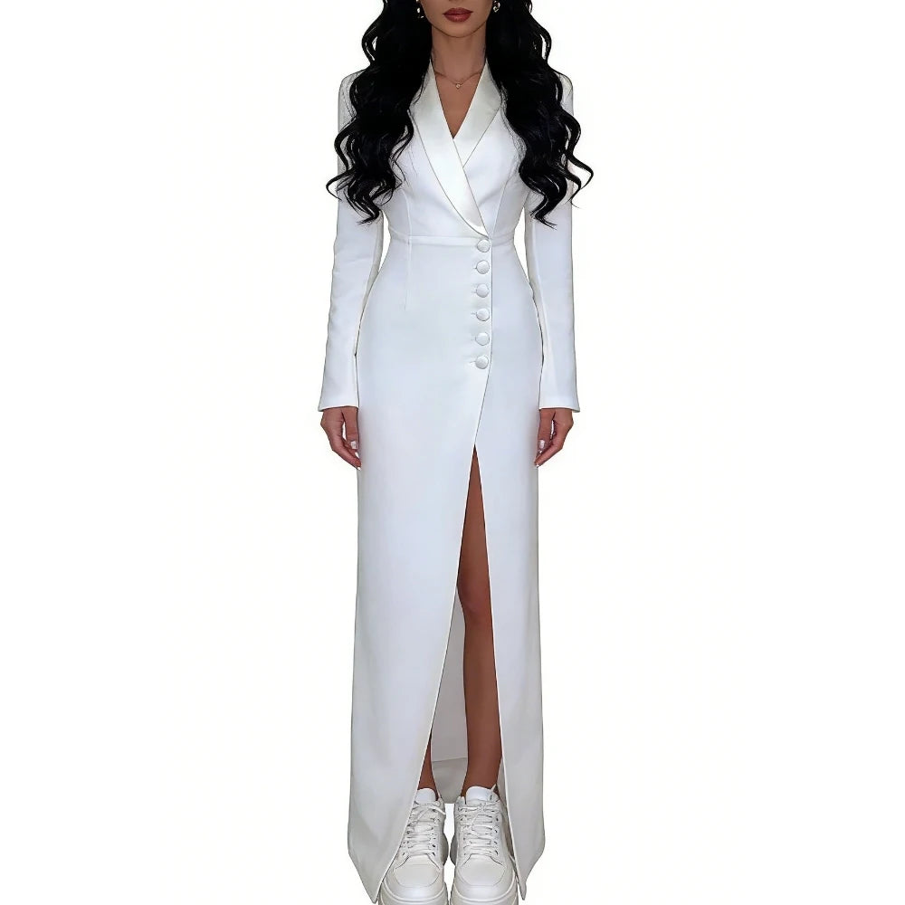 Vestido longo blazer feminino de manga comprida, elegante, com lapela, botões frontais e fenda na barra, ideal para ocasiões formais no escritório. Moda feminina Sehe.