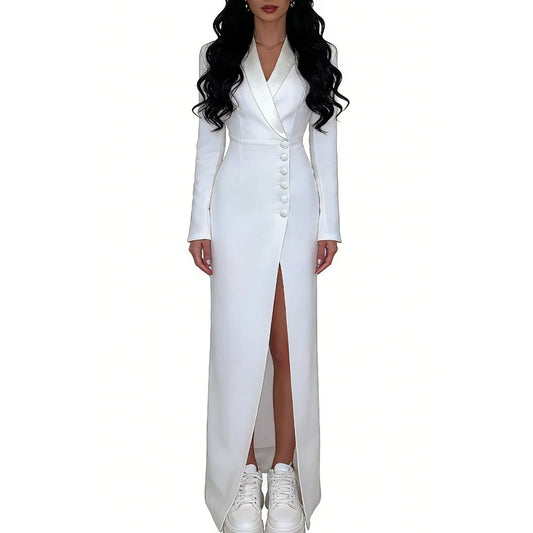 Vestido longo blazer feminino de manga comprida, elegante, com lapela, botões frontais e fenda na barra, ideal para ocasiões formais no escritório. Moda feminina Sehe.