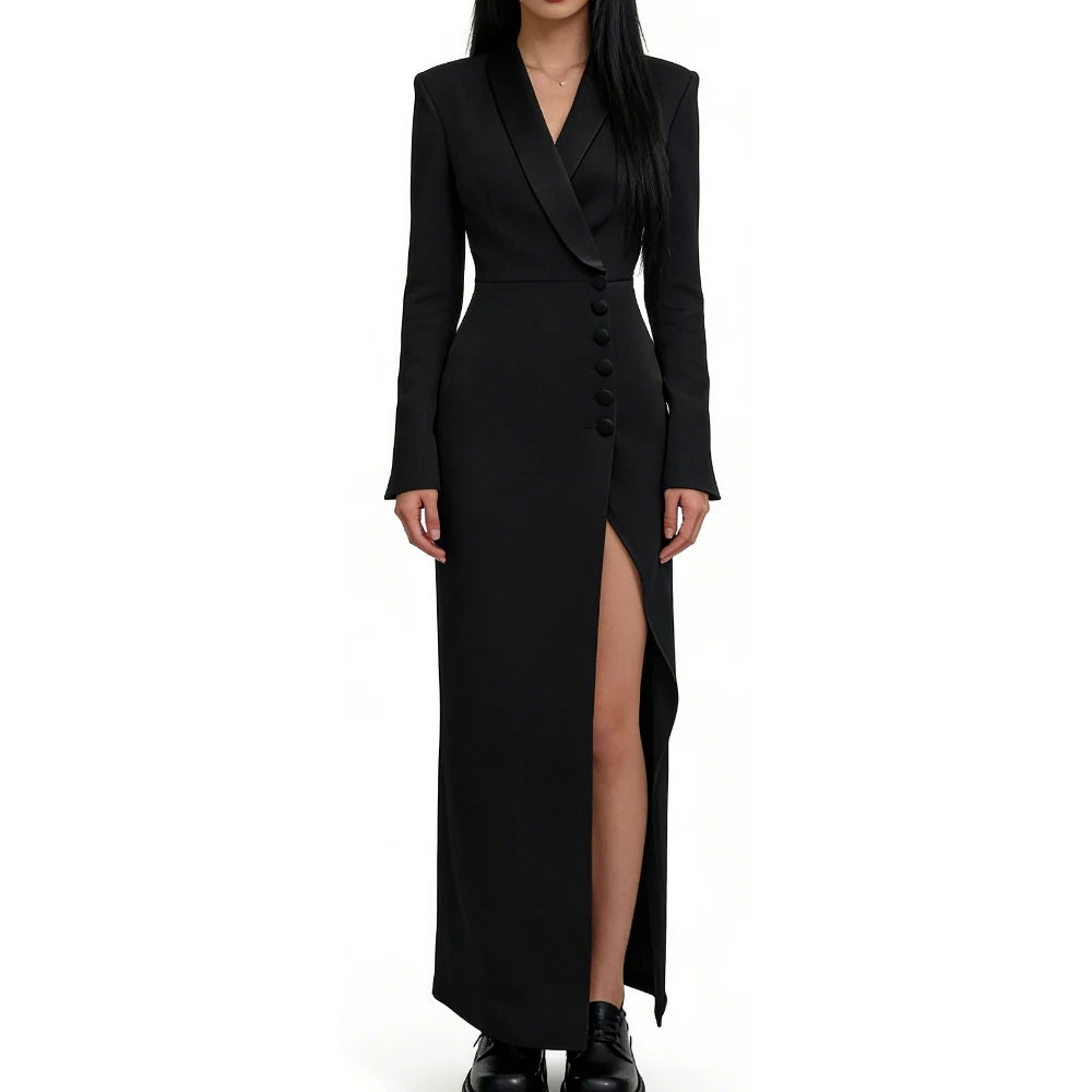 Vestido longo blazer feminino de manga comprida, elegante, com lapela, botões frontais e fenda na barra, ideal para ocasiões formais no escritório. Moda feminina Sehe.
