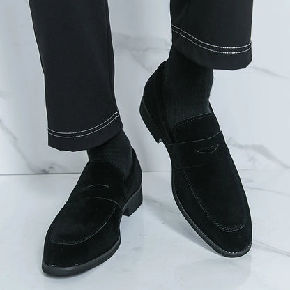 Sapatos sociais masculinos estilo mocassim, modernos e antiderrapantes, perfeitos para o ambiente de trabalho e para o dia a dia. Calçados masculinos premium.