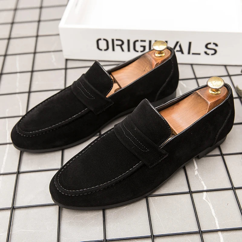 Mocassins sociais de couro camurça PU, tamanhos grandes 39 a 46, bico fino, para uso formal no escritório.