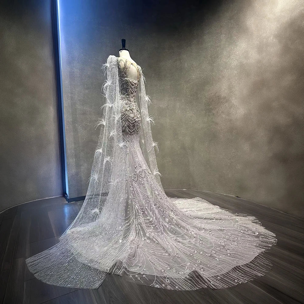 Vestido de Noiva Sereia de Luxo Jancember com Efeito Ilusão, Bordado de Cristais e Pérolas, Detalhes em Plumas e Cauda Transparente