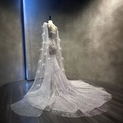 Vestido de Noiva Sereia de Luxo Jancember com Efeito Ilusão, Bordado de Cristais e Pérolas, Detalhes em Plumas e Cauda Transparente