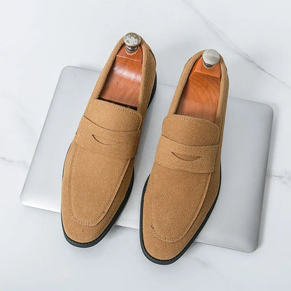 Sapatos sociais masculinos estilo mocassim, modernos e antiderrapantes, perfeitos para o ambiente de trabalho e para o dia a dia. Calçados masculinos premium.