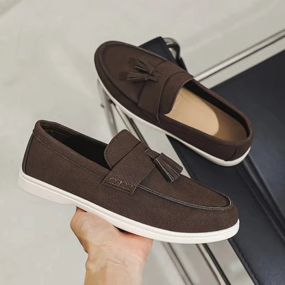 Sapatos masculinos casuais de couro de luxo para uso diário, com alta demanda no atacado.