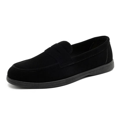 Novo design de sapatos sociais lisos, confortáveis e modernos, estilo mocassim masculino clássico de camurça respirável.