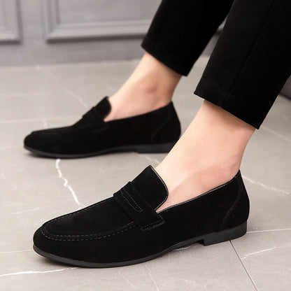 Mocassins sociais de couro camurça PU, tamanhos grandes 39 a 46, bico fino, para uso formal no escritório.