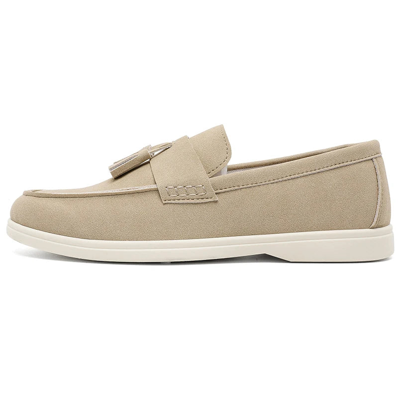 Sapatos masculinos casuais de couro de luxo para uso diário, com alta demanda no atacado.