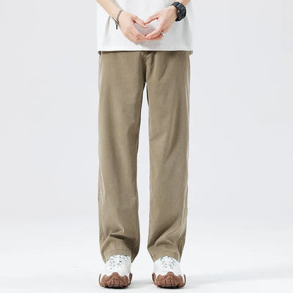 Calça Jeans Masculina RNSHANGER de Liocel – Estilo Verão, Ultrafina, Toque Fresco (Ice Silk), Caimento Fluido e Confortável, Modelagem Reta e Casual (Cores: Café e Azul)