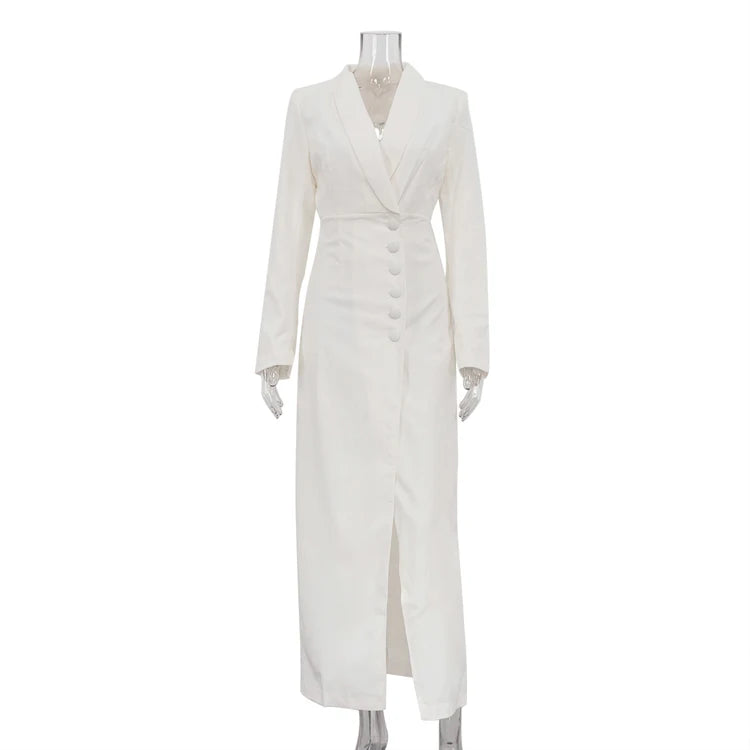 Vestido longo elegante e sofisticado para festas femininas, com cintura marcada por botões, fenda alta e ideal para jantares de gala.