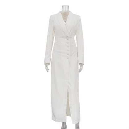 Vestido longo elegante e sofisticado para festas femininas, com cintura marcada por botões, fenda alta e ideal para jantares de gala.