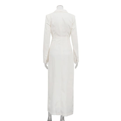 Vestido longo elegante e sofisticado para festas femininas, com cintura marcada por botões, fenda alta e ideal para jantares de gala.