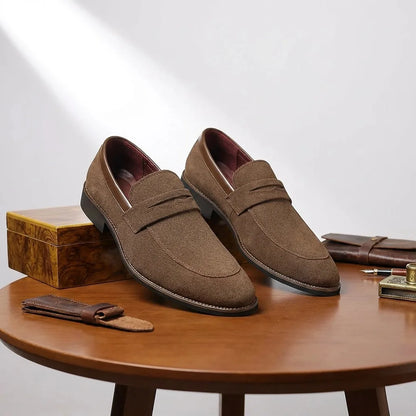 Sapatos casuais masculinos de estilo britânico, versáteis, retrô e confortáveis, feitos à mão em couro nobuck de alta qualidade.