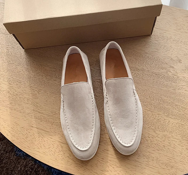 Sapatos casuais de cano alto em pele de carneiro, estilo coreano, para homens, mocassins confortáveis e estilosos com sola de borracha.