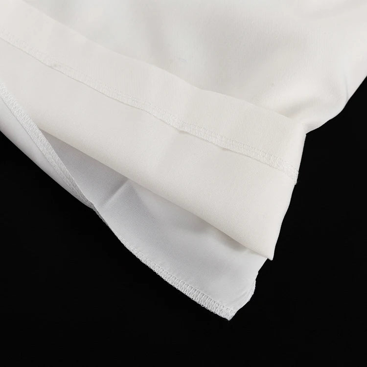 Vestido longo elegante e sofisticado para festas femininas, com cintura marcada por botões, fenda alta e ideal para jantares de gala.