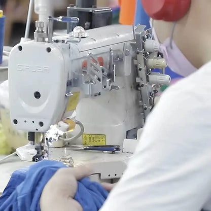 Vestido longo elegante de alta qualidade, com mangas compridas e botões duplos, ideal para o escritório.