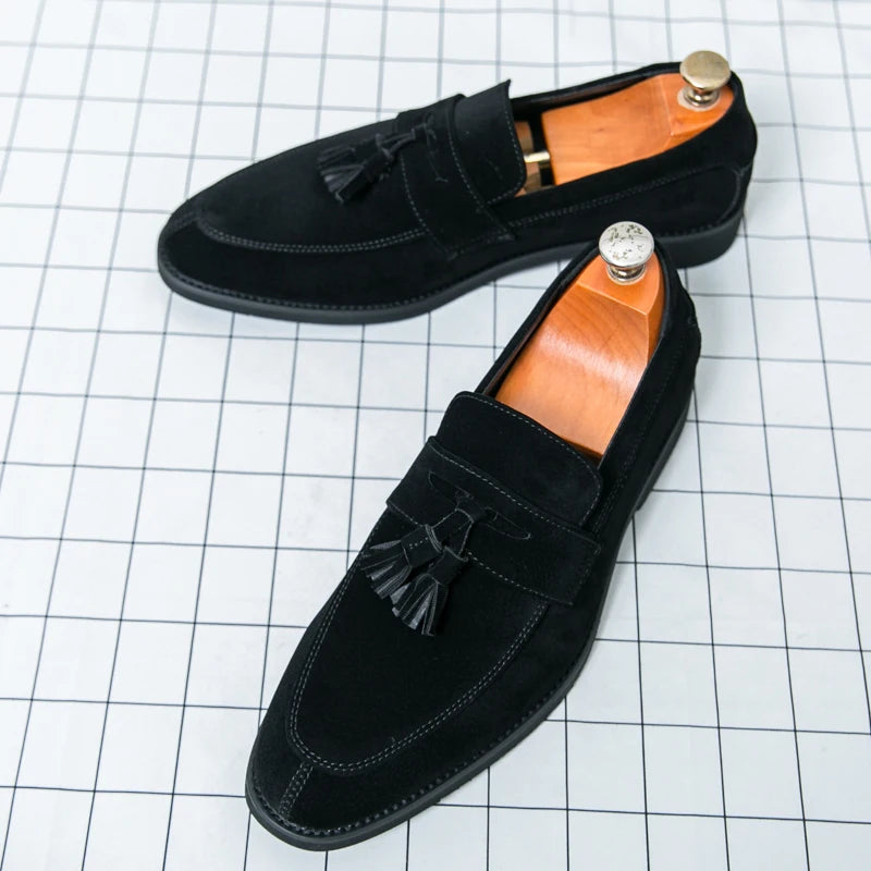 Sapatos sociais masculinos de tamanho grande, em couro, mocassins de verão para casamento, com bico fino, estilo outono.