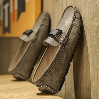 Tênis masculino de couro legítimo, respirável, tamanho 44, estilo mocassim clássico de luxo, para uso casual, novo, para atacado (OEM).