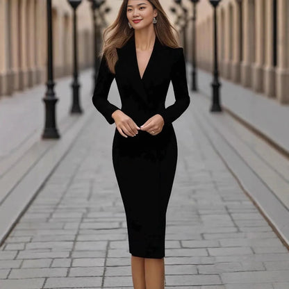 Vestido blazer midi feminino da nova coleção, com abotoamento duplo, mangas compridas e modelagem justa.