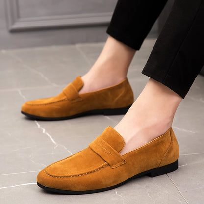 Mocassins sociais de couro camurça PU, tamanhos grandes 39 a 46, bico fino, para uso formal no escritório.