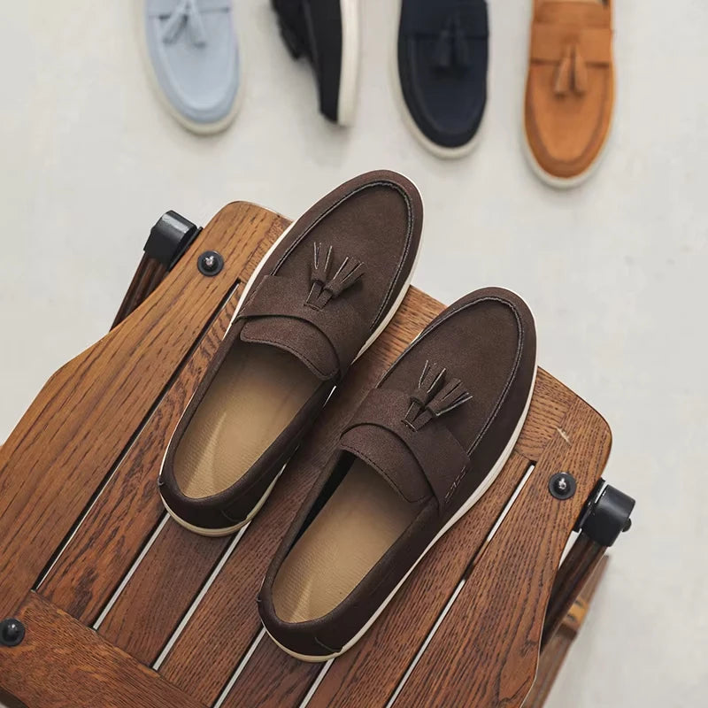 Sapatos masculinos casuais de couro de luxo para uso diário, com alta demanda no atacado.