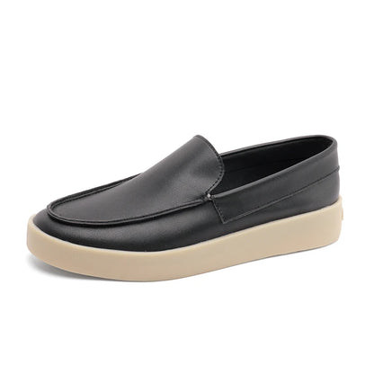 Novo sucesso de vendas: Mocassins masculinos estilo *slip-on* em couro sintético (PU), com bico arredondado, forro em tela, suporte para o arco do pé, entressola em EVA e solado de borracha.