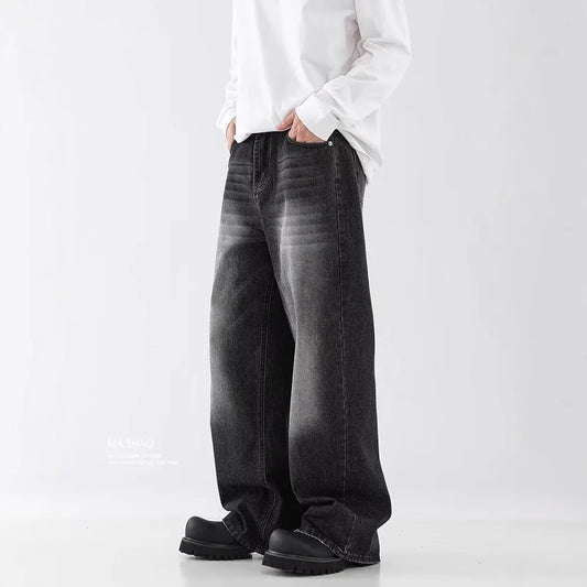 Calça Jeans Masculina de Cintura Média e Corte Reto, Estilo Casual e Moderno, com Lavagem Vintage, Detalhes Rasgados e Tecido Respirável com Leve Elasticidade (Ideal para o Outono)