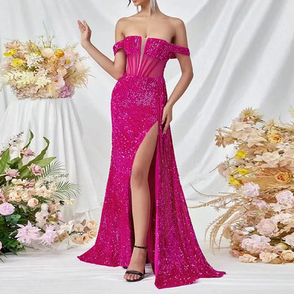 Novo vestido de festa elegante em cetim, estilo celebridade, sem alças, com estrutura de barbatanas, detalhes em tule transparente e lantejoulas, comprimento longo.