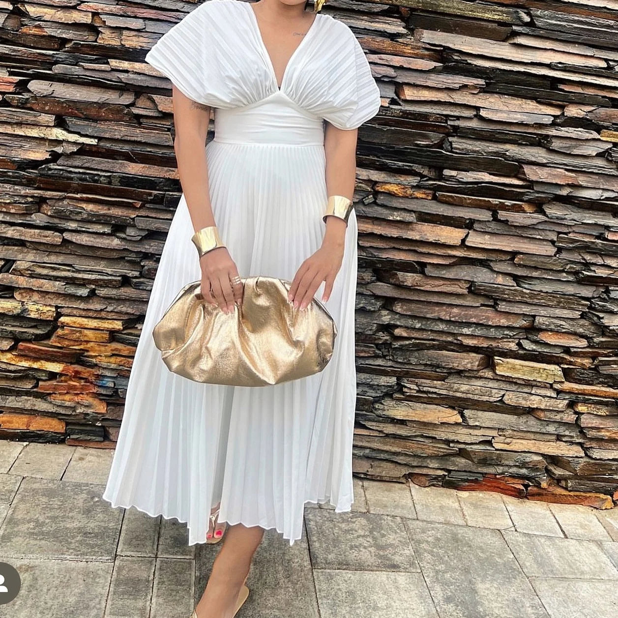 Novos Vestidos Longos Femininos Plissados com Decote em V e Cor Sólida – Sehe Fashion