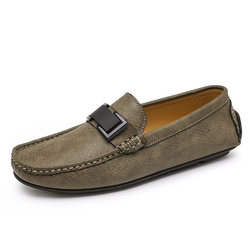 Tênis masculino de couro legítimo, respirável, tamanho 44, estilo mocassim clássico de luxo, para uso casual, novo, para atacado (OEM).