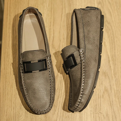 Tênis masculino de couro legítimo, respirável, tamanho 44, estilo mocassim clássico de luxo, para uso casual, novo, para atacado (OEM).