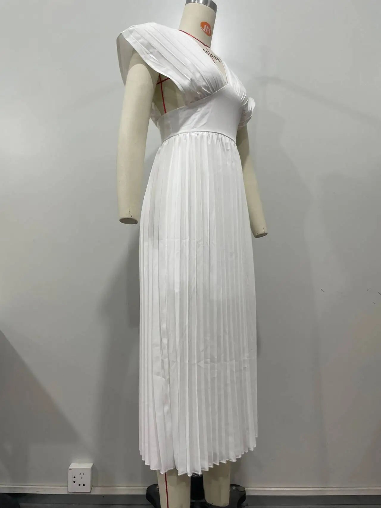 Novos Vestidos Longos Femininos Plissados com Decote em V e Cor Sólida – Sehe Fashion