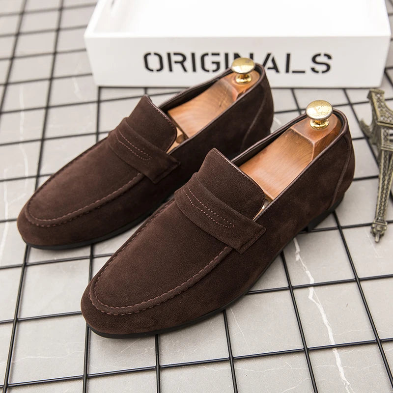 Mocassins sociais de couro camurça PU, tamanhos grandes 39 a 46, bico fino, para uso formal no escritório.