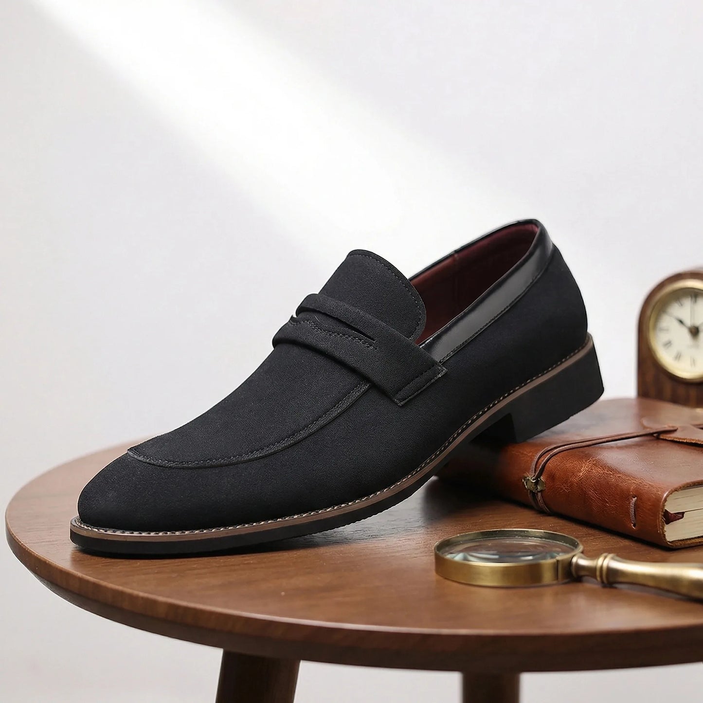 Sapatos casuais masculinos de estilo britânico, versáteis, retrô e confortáveis, feitos à mão em couro nobuck de alta qualidade.