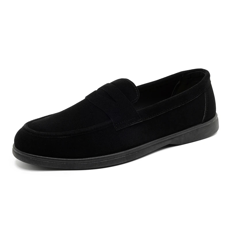 Novo design de sapatos sociais lisos, confortáveis e modernos, estilo mocassim masculino clássico de camurça respirável.