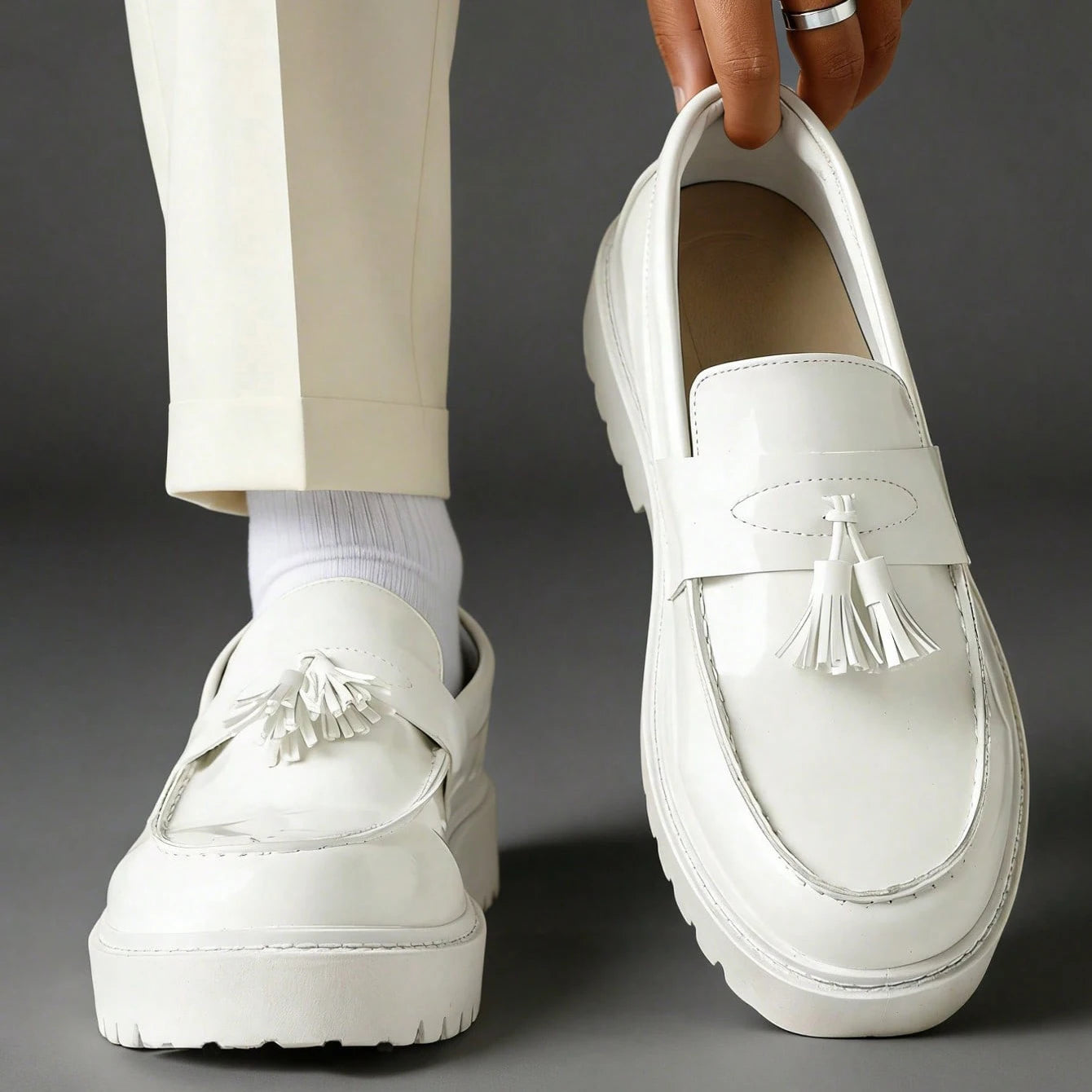 Novos Sapatos de Couro Designer Masculinos Slip On Loafers com Franjas Confortáveis para Negócios e Lazer ao Ar Livre com Solado Grosso