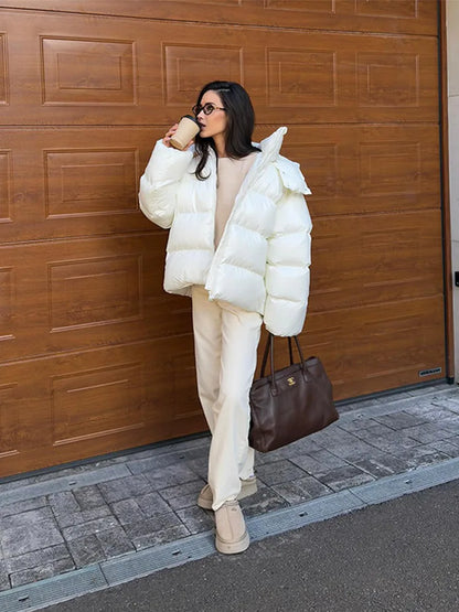 Moda com capuz recortado jaqueta acolchoada para mulheres casual sólido zíper bolso casaco de grandes dimensões senhora 2025 inverno rua quente outerwear