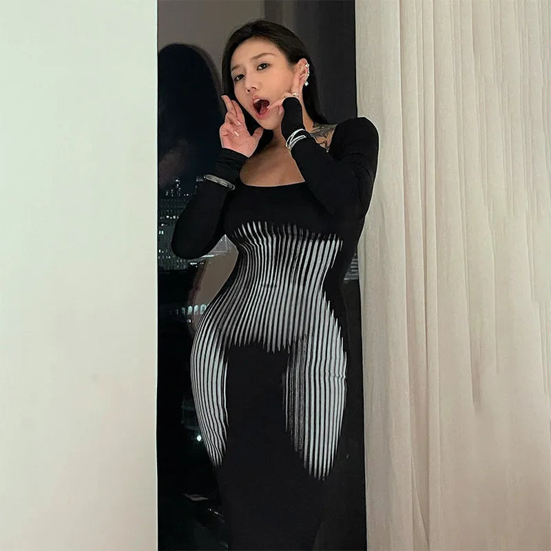 Vestido Feminino de Manga Longa com Gola Quadrada, Cintura Alta, Estampa Abstrata de Listras, Casual, Estilo Sereia