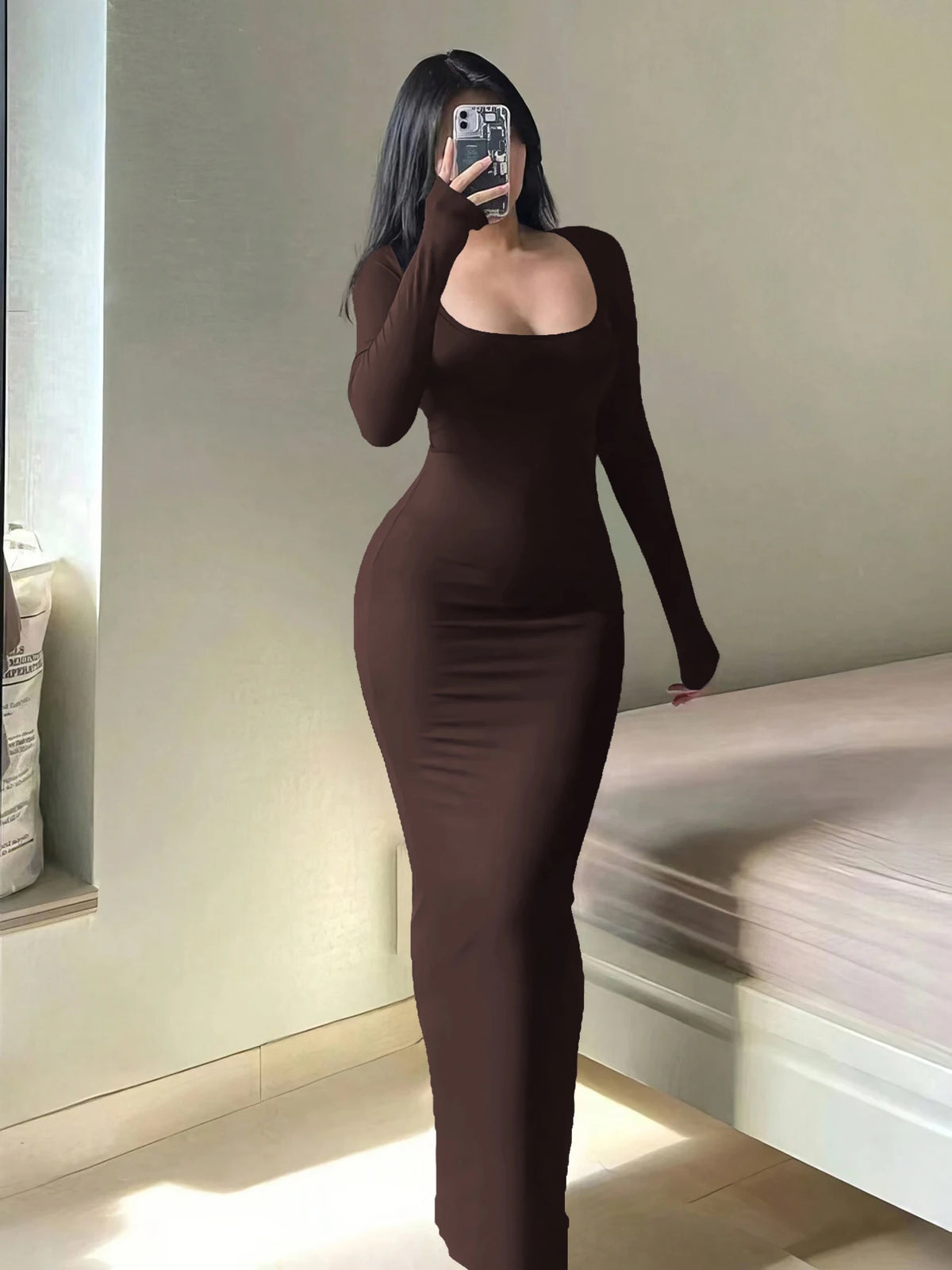 Vestido longo feminino liso de manga comprida, modelo bodycon, elegante, básico, minimalista e casual, com decote redondo.