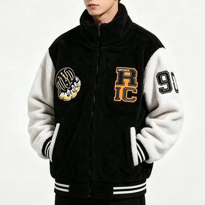 Jaqueta Varsity Masculina Preta e Branca com Patch de Letras, Zíper, Solta, de Inverno, em Fleece.
