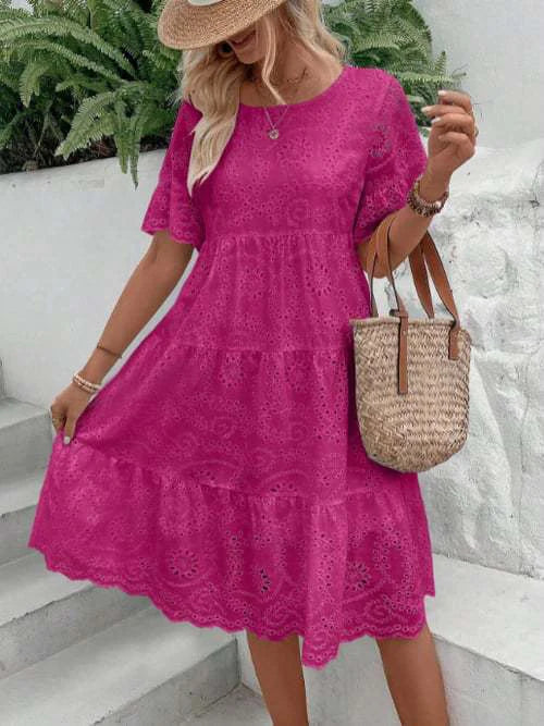 Vestido Midi Feminino Branco com Bordado Inglês Vazado, Estilo Boho Fluido com Babados em Camadas, Casual de Manga Curta para Verão e Praia
